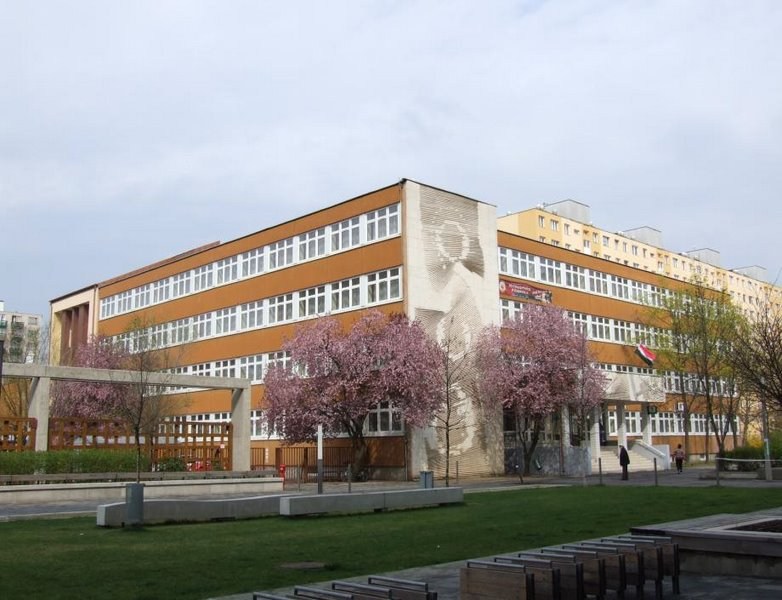 Az iskola története képekben
