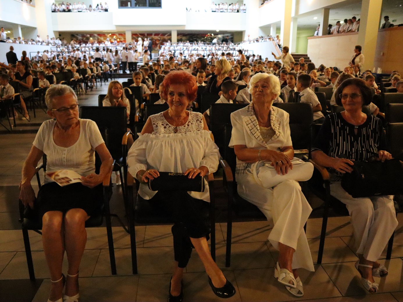 A diákok mellett az iskola nyugdíjas pedagógusai is a meghívottak között voltak