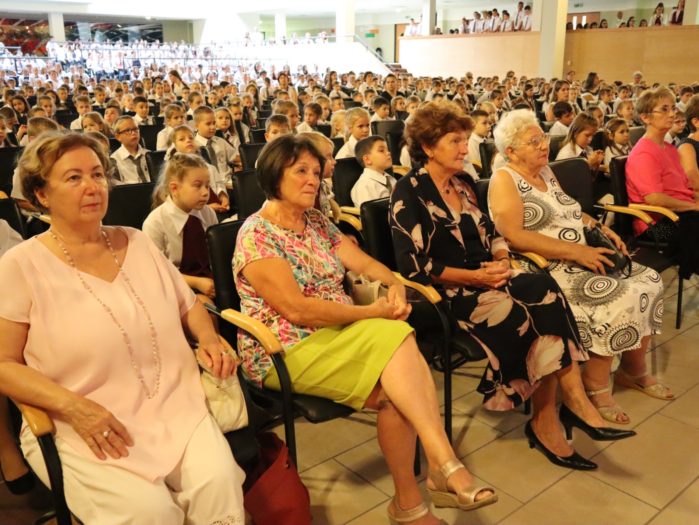 Pillanatképek az ünneplő közönség soraiból (5)